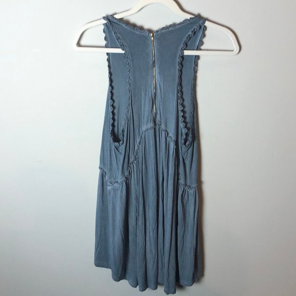 Francesca's navy blue flowy tank top (M) - Picture 2 of 3